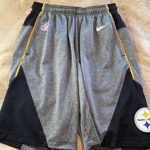 Nike men’s size medium Steelers shorts